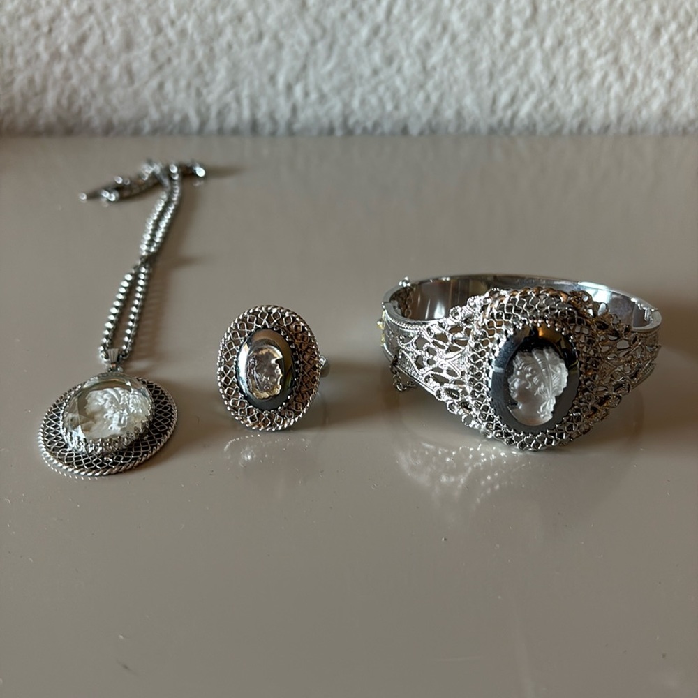 Silver Cameo Set